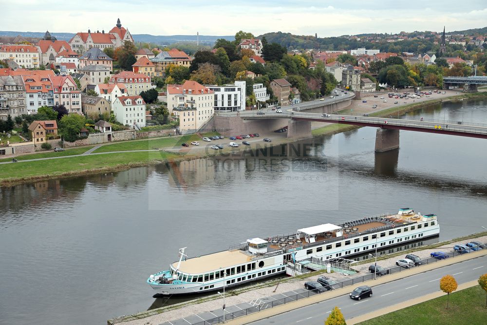 Blick von Albrechtsburg Meißen auf MS Saxonia Blick von Albrechtsburg Meißen auf MS Saxonia