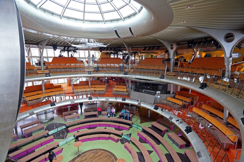 Blick von Deck 11 ins Theatrium AIDAsol Blick von Deck 11 ins Theatrium AIDAsol