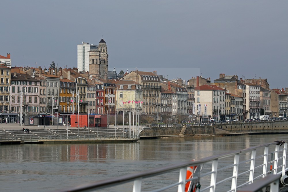 Blick von der MS Camargue auf die Stadt Macon