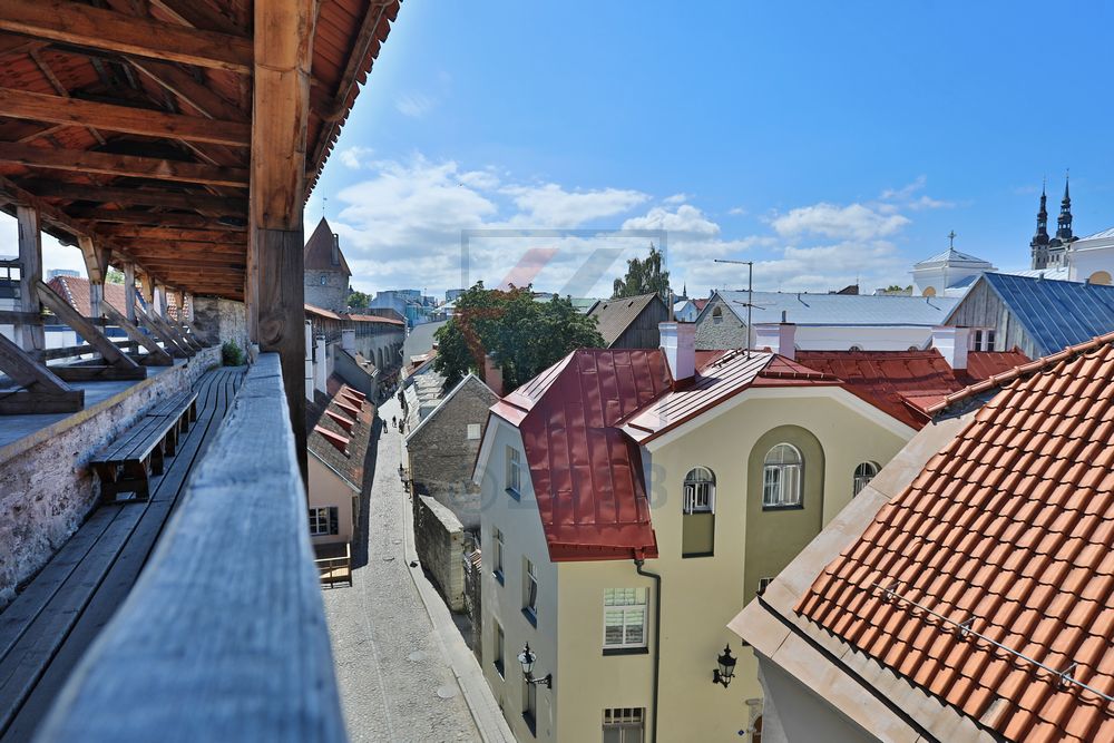 Blick von der Stadtmauer in Tallinn