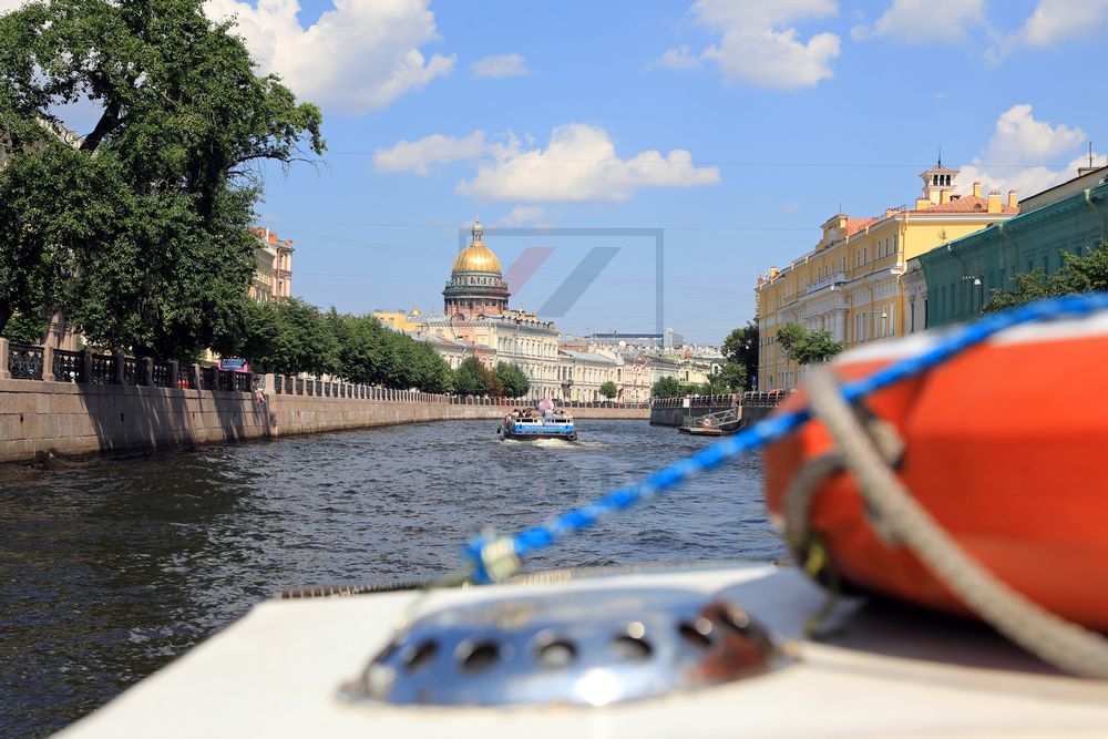Bootsfahrt auf der Newa in St. Petersburg Bootsfahrt auf der Newa in St. Petersburg