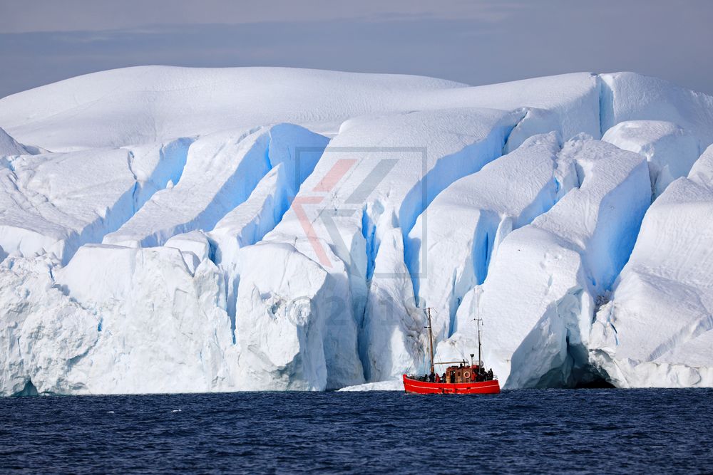 Bootsfahrt durch den Eisfjord in Ilulissat, Grönland Bootsfahrt durch den Eisfjord in Ilulissat, Grönland