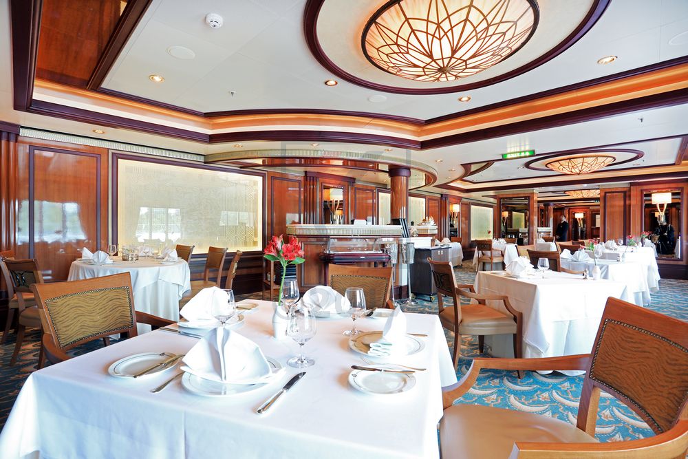 Britannia Club Restaurant Queen Elizabeth