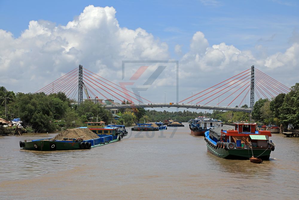 Brücke über den Cho Gao Canal bei My Tho in Vietnam