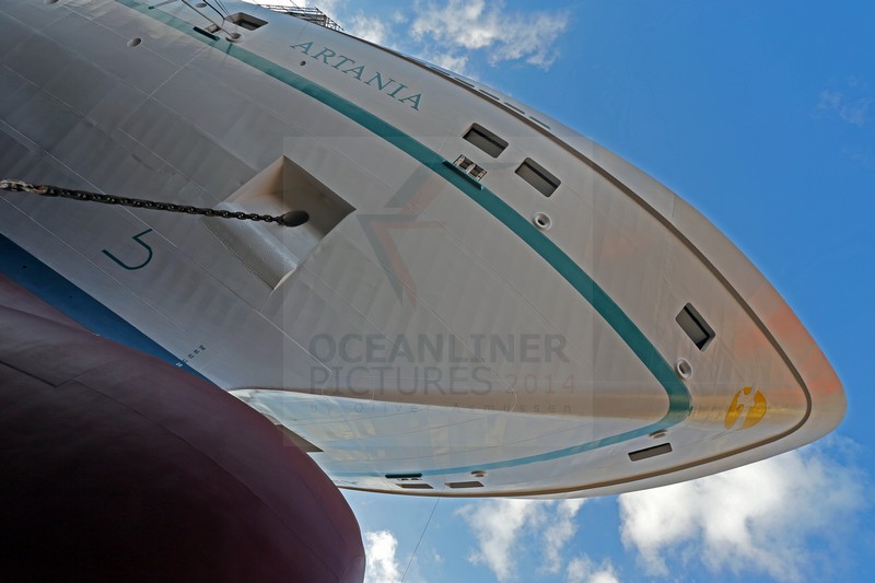 Bug MS Artania vom Trockendock aus gesehen am 02.11.2014 Bug MS Artania vom Trockendock aus gesehen am 02.11.2014