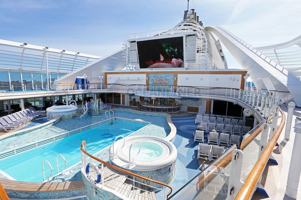 Calypso Pool und Movies under the Stars Caribbean Princess