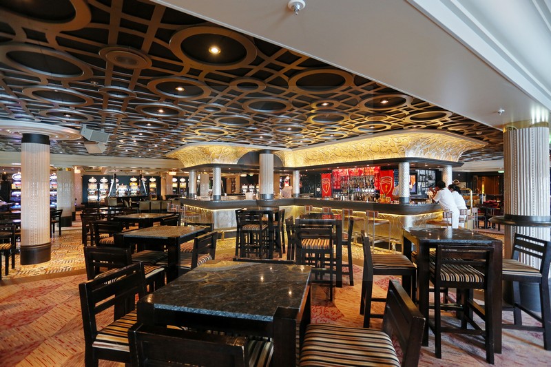 Casino und Brodie´s Pub MS Azura