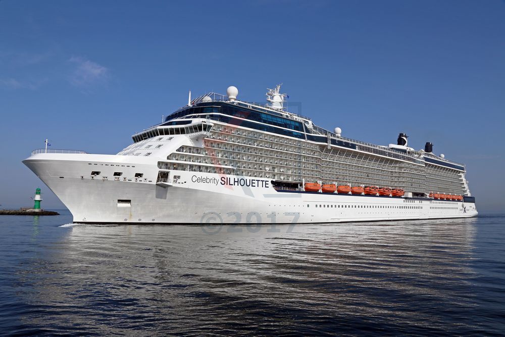 Celebrity Silhouette einlaufend Warnemünde