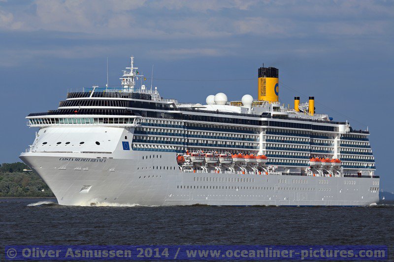 Costa Mediterranea auf der Elbe im Sommer 2014