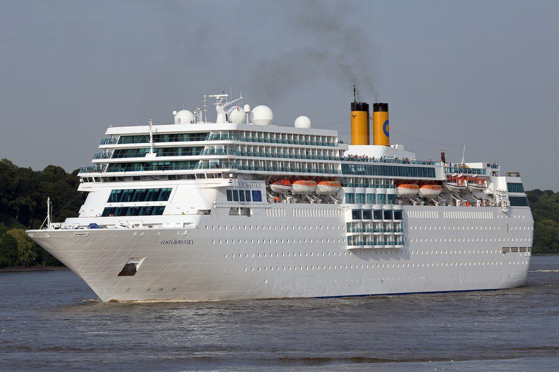 Costa neoRomantica auf der Elbe im Sommer 2015