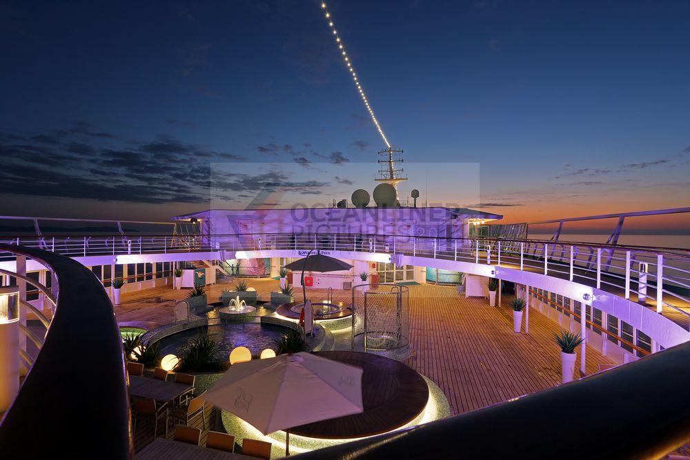 Dämmerung Kopernikus Pool und Sonnendeck MS Artania Dämmerung Kopernikus Pool und Sonnendeck MS Artania