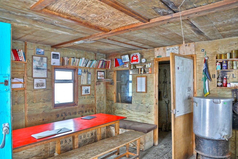 Damoy Hut station Innenansicht, Dorian Bay, Wiencke Island Damoy Hut station Innenansicht, Dorian Bay, Wiencke Island