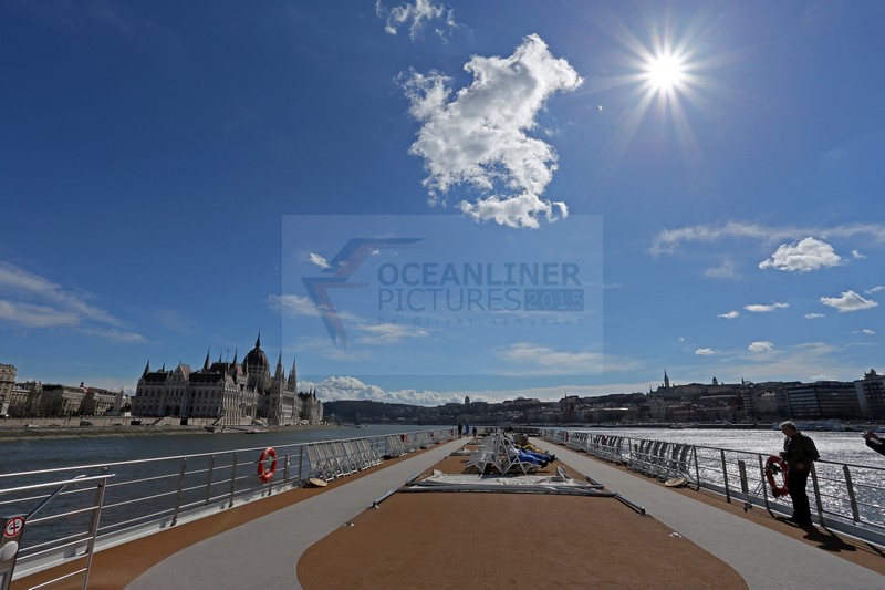 Deckstimmung MS Ariana auslaufend Budapest 01.04.2015