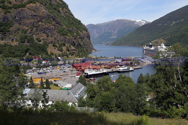 der kleine Ort Flam im Sognefjord der kleine Ort Flam im Sognefjord