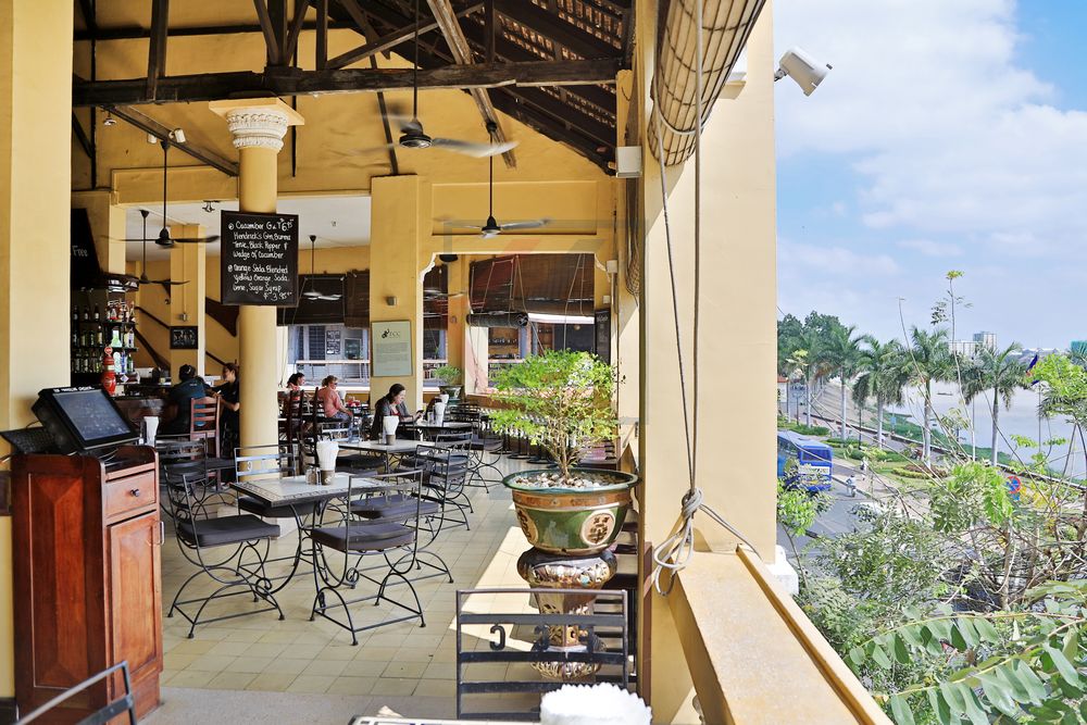 Der legendäre Foreign Correspondents Club in Phnom Penh