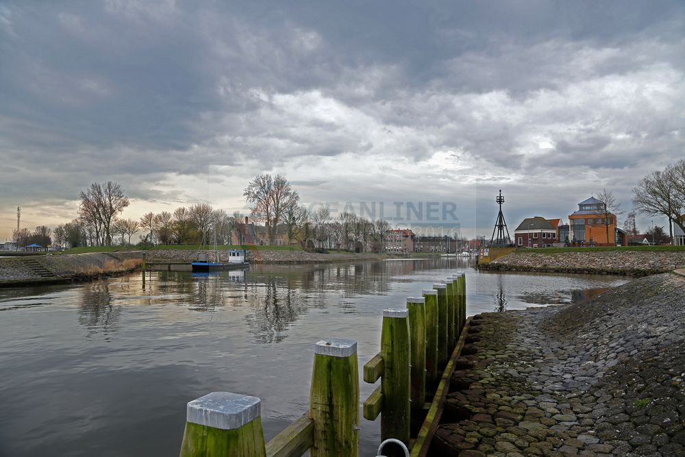 der malerische Hafen von Medemblik am Ijsselmeer