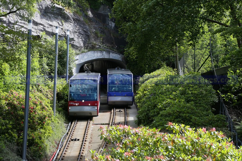 die beiden Wagen der Floybahn in Bergen die beiden Wagen der Floybahn in Bergen