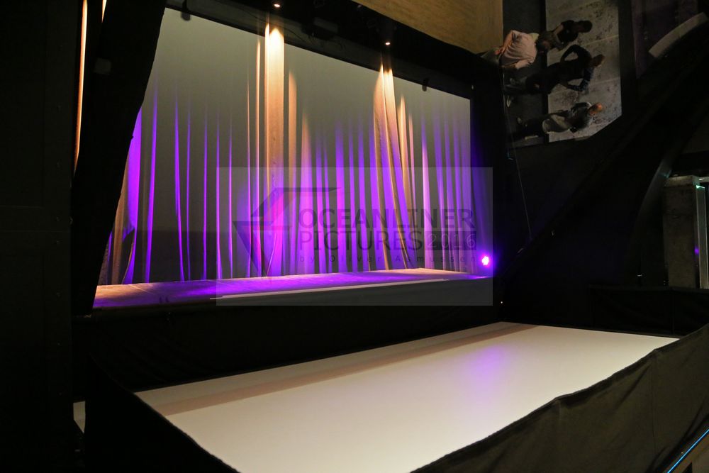 Die Leinwand und Folie im Hologramm-Studio der Mein Schiff 5 Die Leinwand und Folie im Hologramm-Studio der Mein Schiff 5