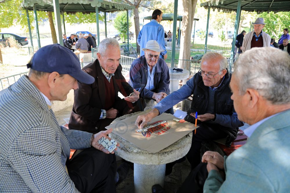 Domino-Spieler in Berat, Albanien Domino-Spieler in Berat, Albanien