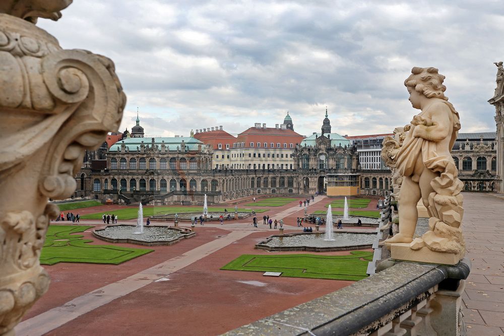 Dresdner Zwinger mit Glockenspielpavillon Dresdner Zwinger mit Glockenspielpavillon
