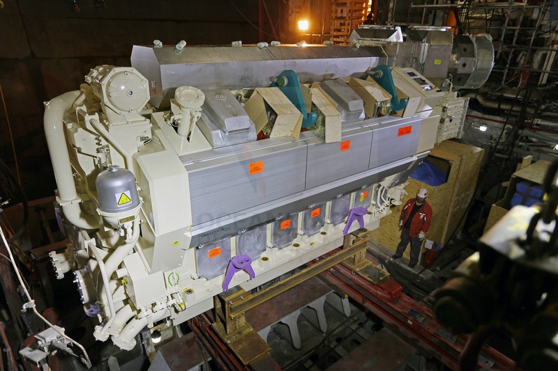 Einbau neuer Wartsila 12V32 Motor Maschinenraum MS Artania 23.10.2014 Einbau neuer Wartsila 12V32 Motor Maschinenraum MS Artania 23.10.2014