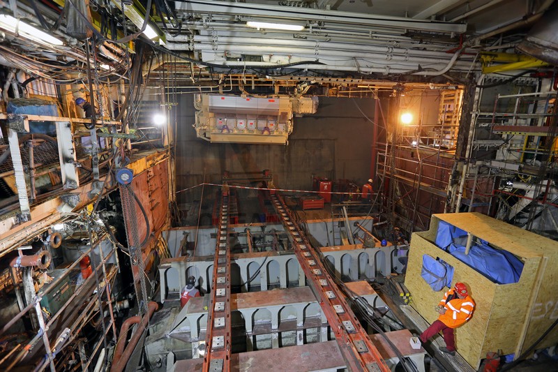 Einbau Wartsila 12V32 Hauptmaschine MS Artania 23.10.2014 Einbau Wartsila 12V32 Hauptmaschine MS Artania 23.10.2014