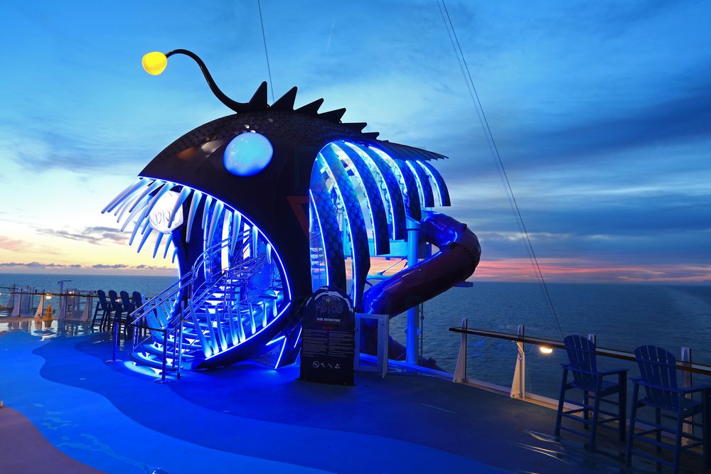 Eingang Ultimate Abyss Rutsche am Morgen Symphony of the Seas