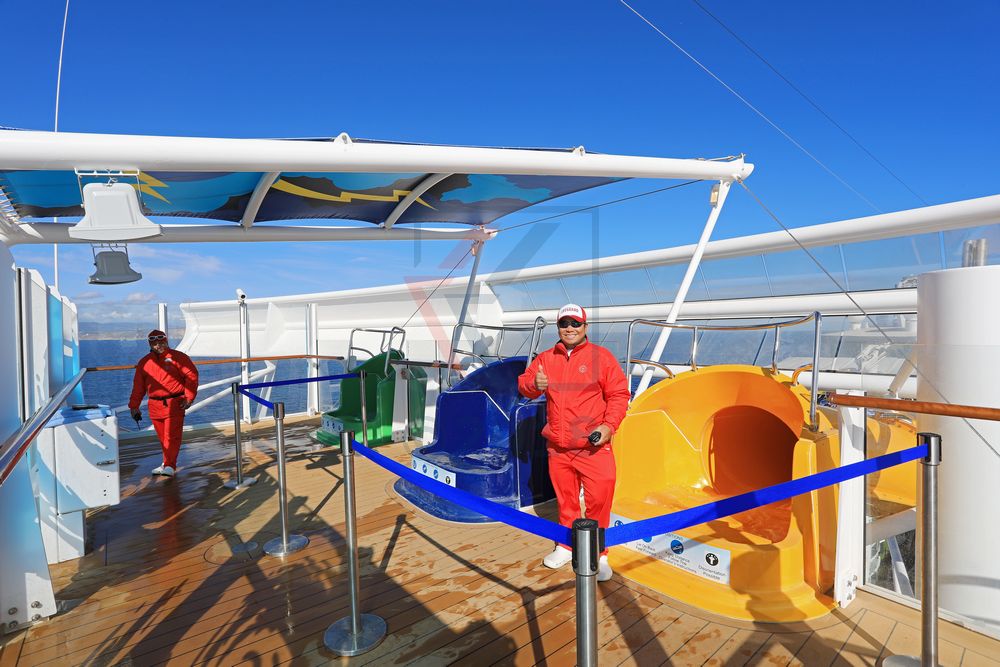 Eingang zu den Perfect Storm Wasserrutschen der Symphony of the Seas