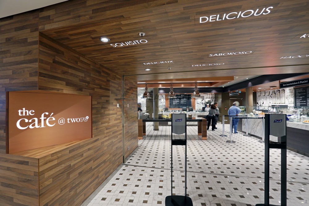 Eingang zum Cafe at Two70 Anthem of the Seas