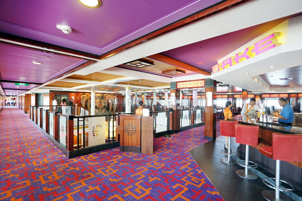 Eingang zum Jasmine Garden Restaurant, Sake Bar und Sushi Bar Norwegian Jade