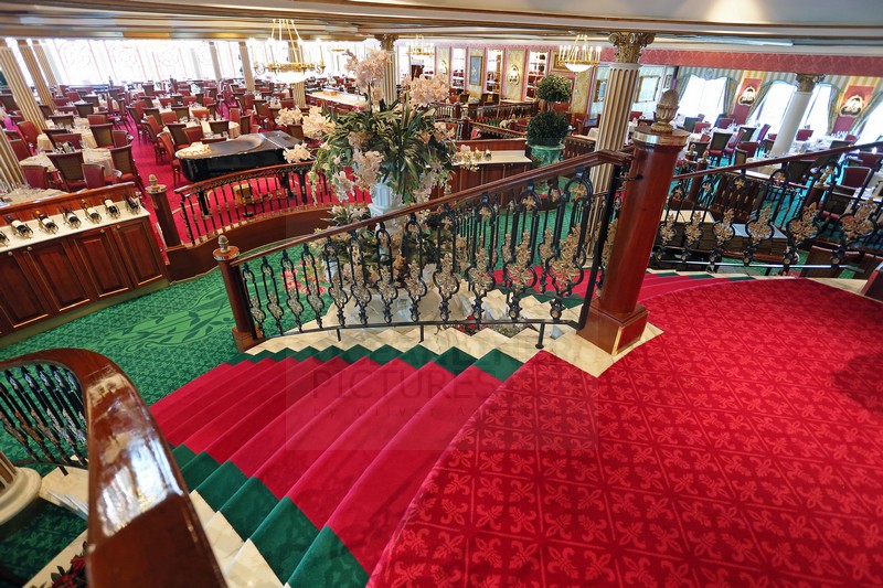 Eingang zum Versailles Dining Room Norwegian Star