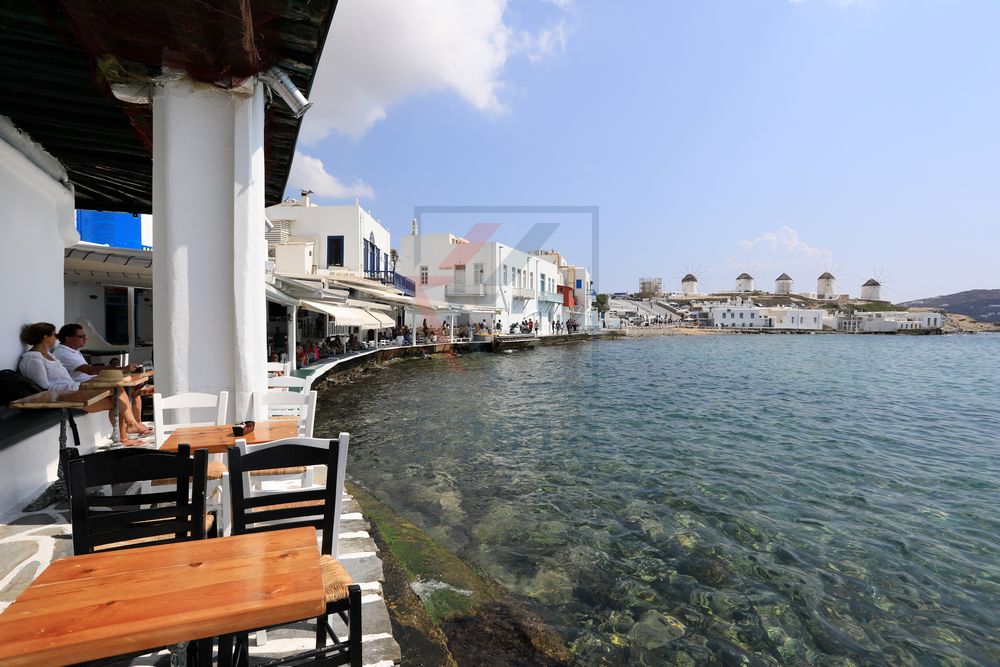 Erstklassige Lage der Restaurants in Little Venice mit Blick auf die Kato Mili Windmühlen