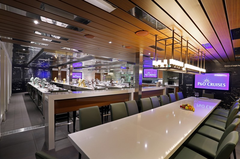 Essbereich im Cookery Club MV Britannia 10.03.2015