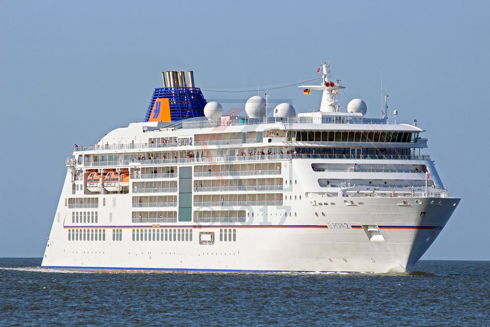 Europa 2 im Sommer 2017 vor Cuxhaven