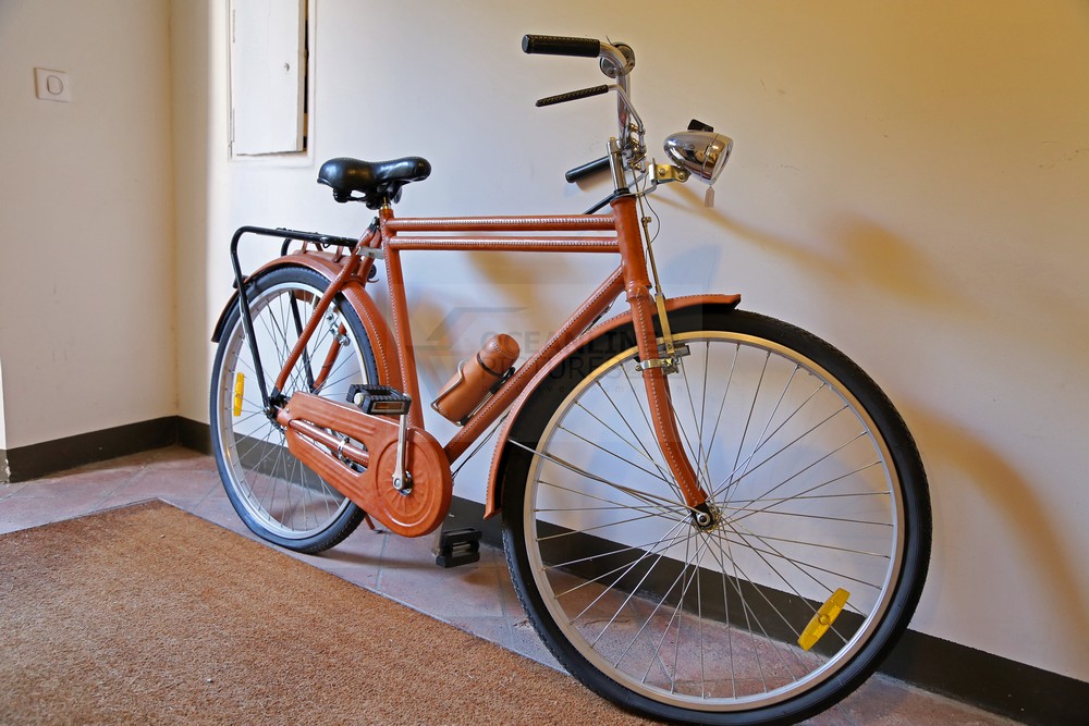 Fahrrad mit Leder bezogen in Saint-Tropez Fahrrad mit Leder bezogen in Saint-Tropez