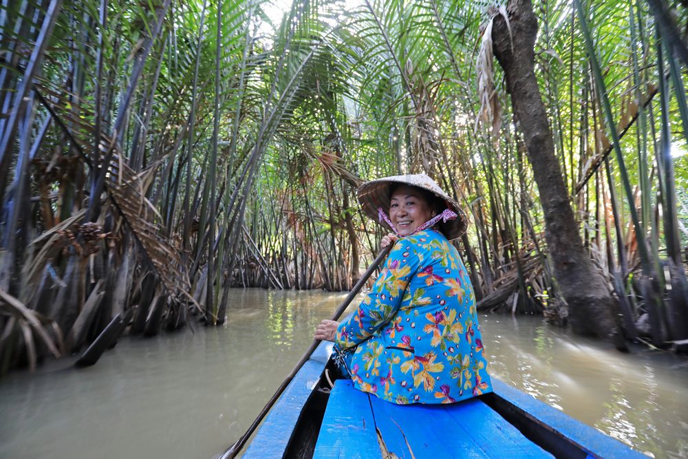 Fahrt durch den Nippa-Palmen-Wald mit Sampas in Vietnam