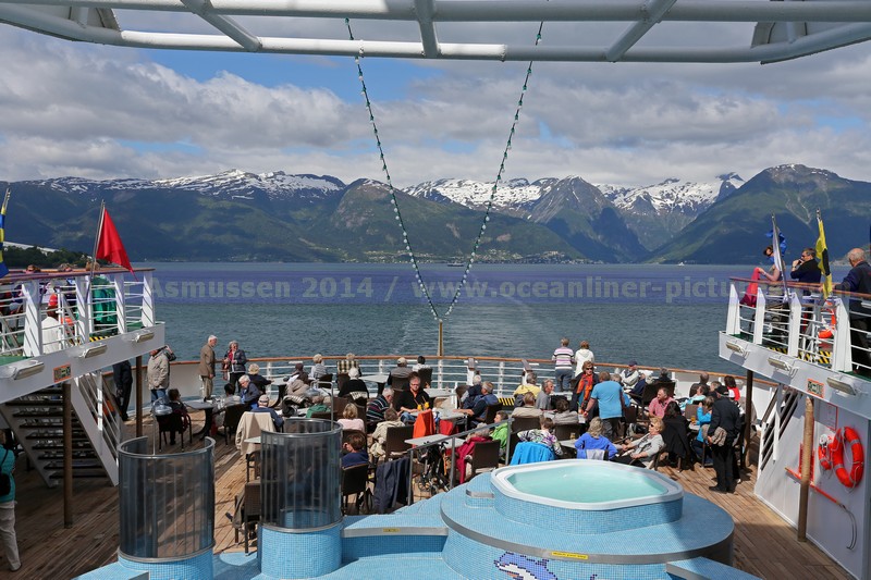 faszinierende Kulisse im Sognefjord an Bord der Ocean Majesty faszinierende Kulisse im Sognefjord an Bord der Ocean Majesty