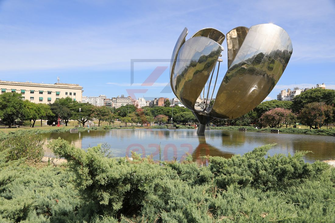 Floralis Generica in Buenos Aires