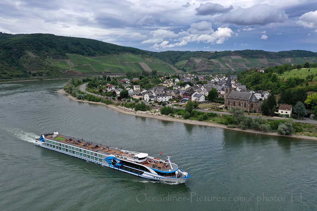 Flusskreuzfahrtschiff VIVA TIARA auf dem Rhein
