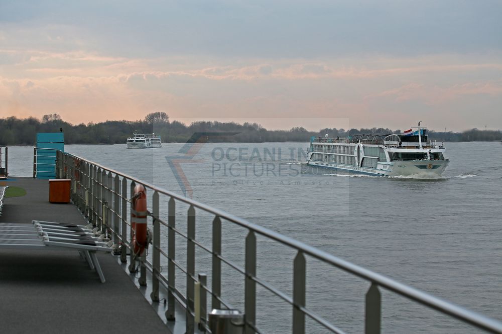 Flusskreuzfahrtschiffe Anesha, Amelia von Bord  der Alina
