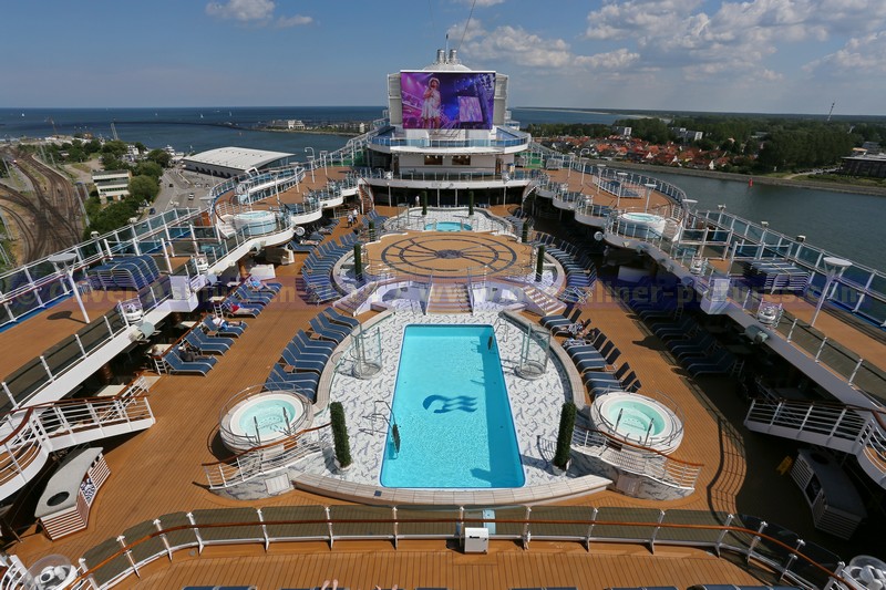 Fountain Pool Royal Princess