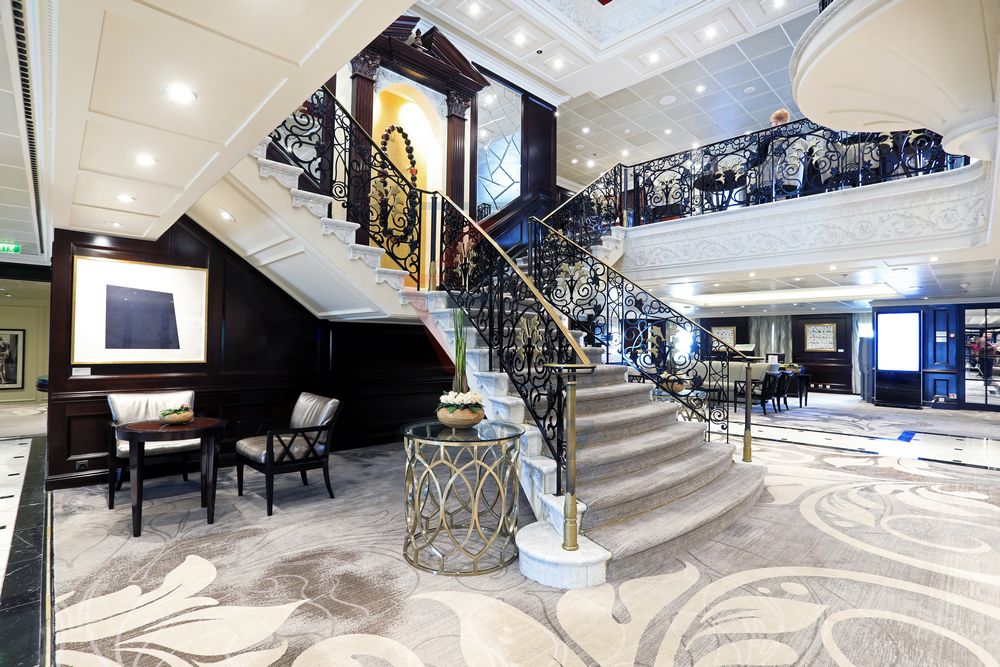 Foyer und Atrium Azamara Journey