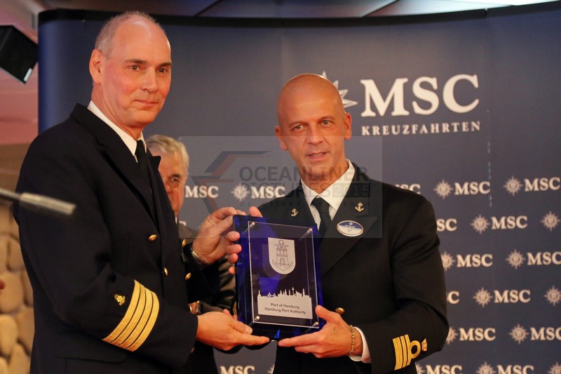 Giuseppe Maresca Kapitän MSC Splendida und Joerg Pollmann