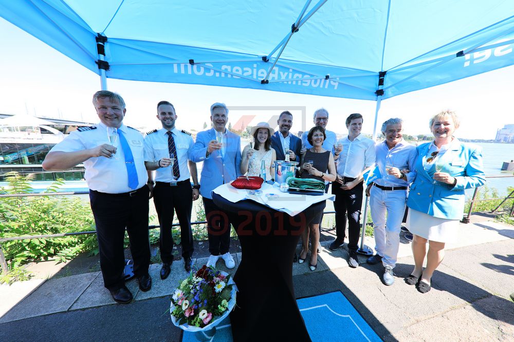 Gruppenfoto Taufe Anna Katharina in Bonn 28.06.2019 Gruppenfoto Taufe Anna Katharina in Bonn 28.06.2019