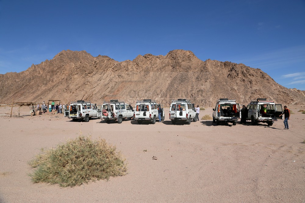Halt am Wasserbrunnen in der Wüste Halt am Wasserbrunnen in der Wüste