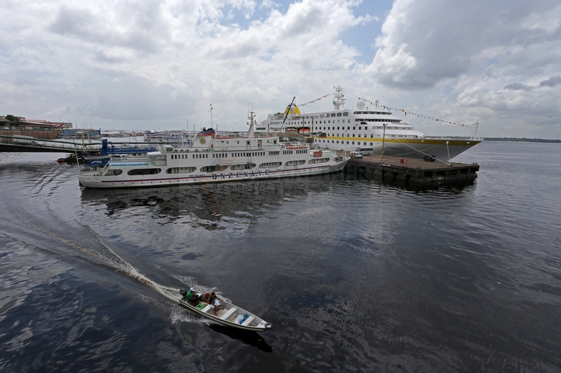 Hamburg an der Pier in Manaus