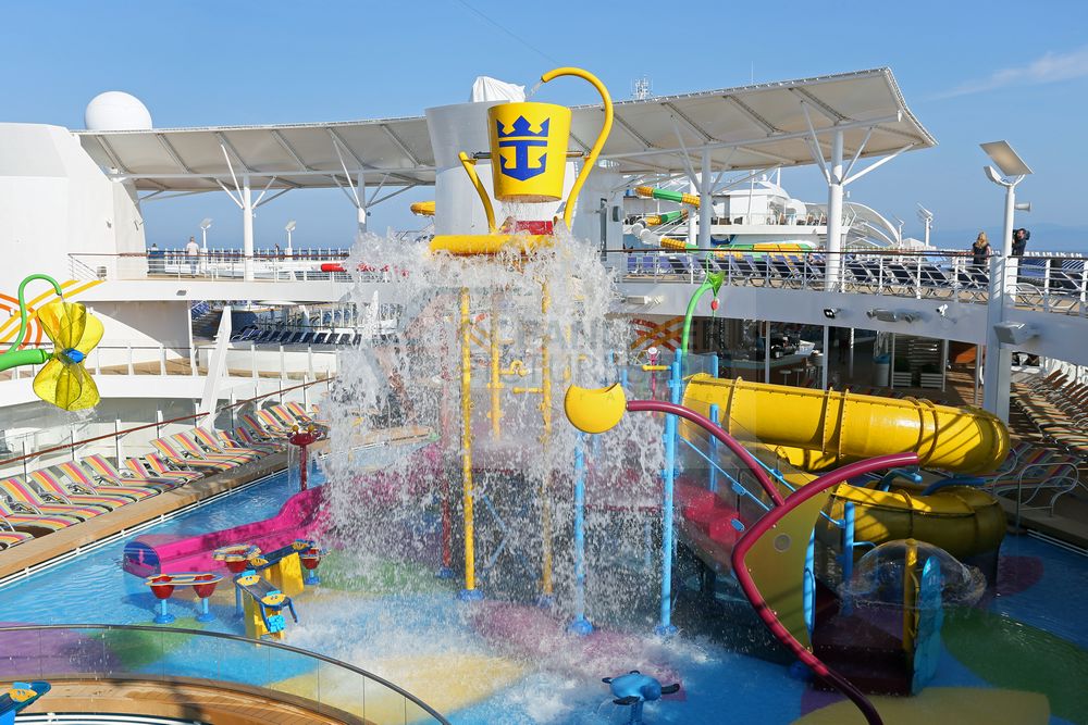 Harmony of  the Seas Splashaway Bay mit großem Wassereimer
