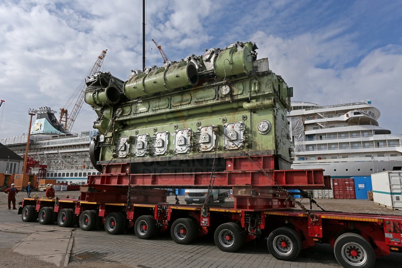 Hauptmaschine 2 verlaesst MS Artania am 09.10.2014