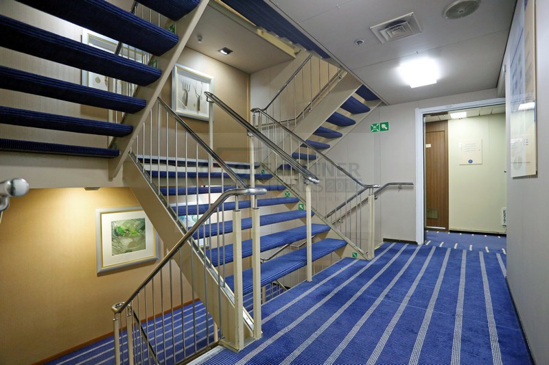 helle und freundliche Treppenhaeuser MS Berlin