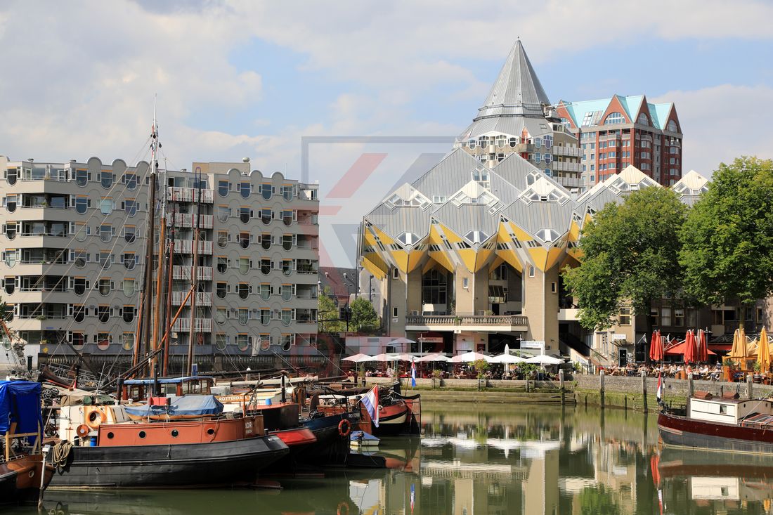 Historische Segelschiffe und Kubushäuser in Rotterdam Historische Segelschiffe und Kubushäuser in Rotterdam